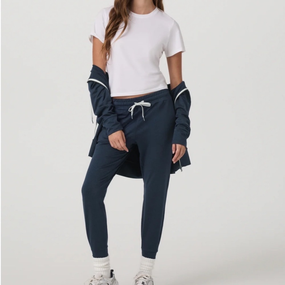 Vuori Women's Performance Jogger Midnight Heather Navy Blue Small Super Soft